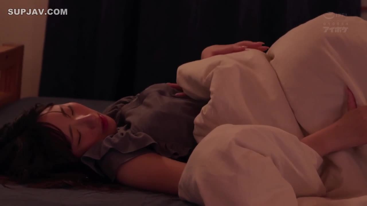 Hai cô bạn thân nhậu nhẹt bị 4 anh chuốc say chơi cả đêm đến phát khóc